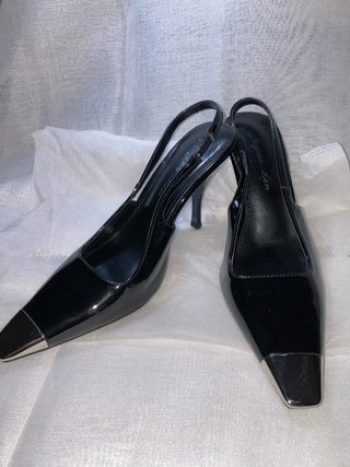 Zapatos tacón charol punta metal T36
