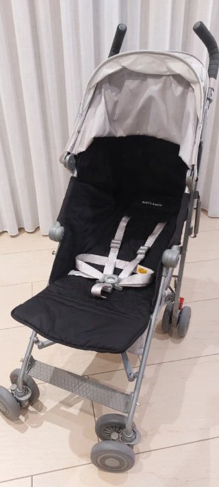 Cochecito Maclaren con funda impermeable