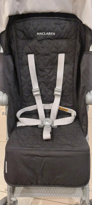 Cochecito Maclaren con funda impermeable