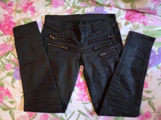 Pantalones pitillo negros elásticos