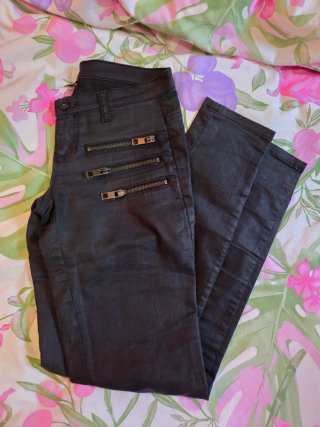 Pantalones pitillo negros elásticos