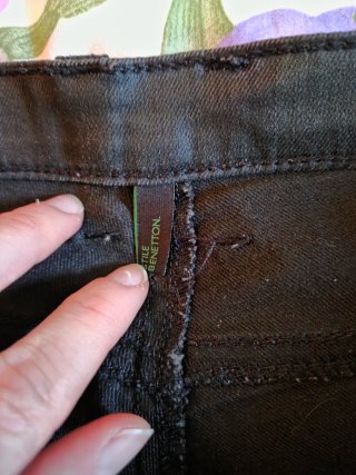 Pantalones pitillo negros elásticos