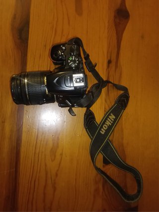 Cámara réflex Nikon D5600 + objetivo + accesorios