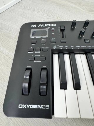 Teclado Controlador M-Audio Oxygen 25 MKV