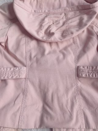 Chaqueta rosa con capucha