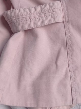 Chaqueta rosa con capucha