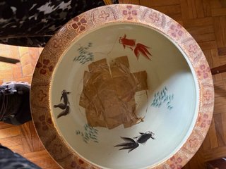 Vaso in ceramica con dettagli cinesi dorati
