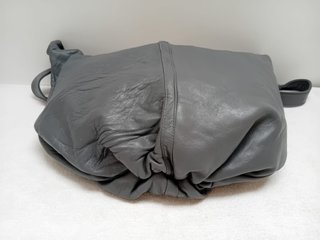 BOLSO GONDOLA PIEL GRIS