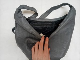 BOLSO GONDOLA PIEL GRIS