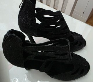 Zapatos de baile latino negros brillantes