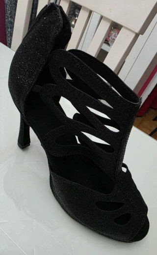 Zapatos de baile latino negros brillantes