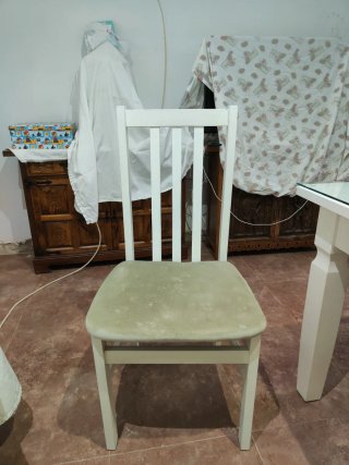 Mesa comedor blanca con 4 sillas