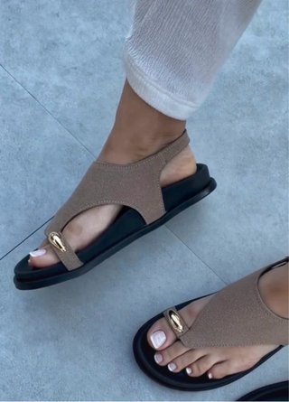 Sandalias Beige y Doradas Poco Usadas