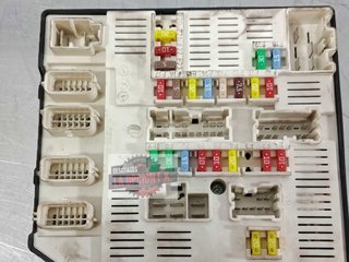 CAJA RELES / FUSIBLES Renault Megane III Berlina 5P (2008->)