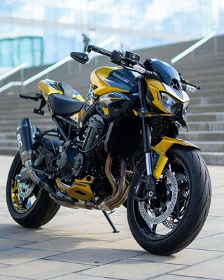 KAWASAKI Z 900 2025 0 kms.