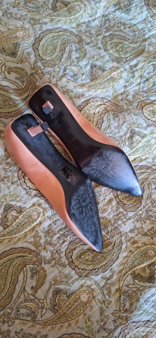 Zapatos tacón nude punta fina
