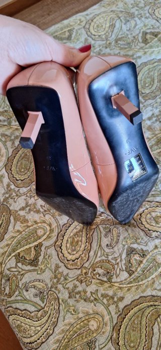 Zapatos tacón nude punta fina