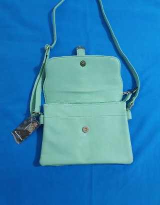 Bolso verde y multicolor tejido
