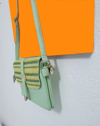 Bolso verde y multicolor tejido