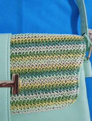 Bolso verde y multicolor tejido