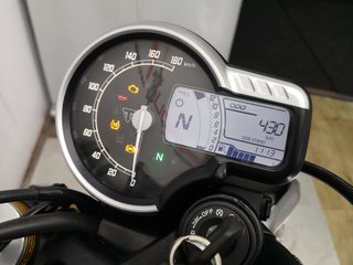 TRIUMPH SPEED 400 2026 430 kms.