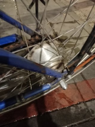 Bicicleta de paseo azul KTM