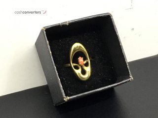 anillo oro 18k con piedra con coral