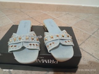 Ciabatte donna blu con borchie oro