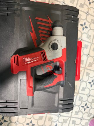 Taladro percutor Milwaukee