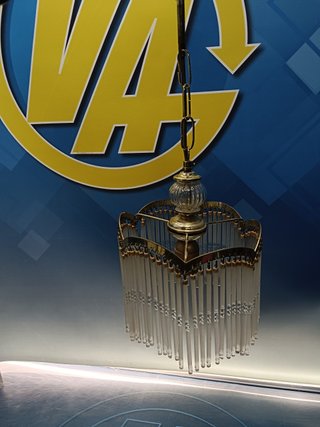 Preciosa lámpara de techo con adornos de cristal , mid century