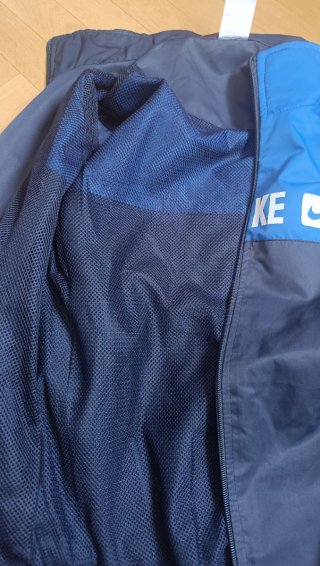 Chaqueta cortavientos Nike S azul y negra