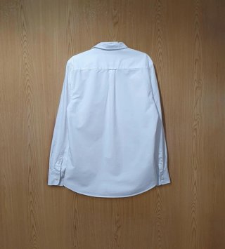 Camisa blanca de hombre