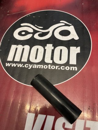 Guia caballete Yamaha  4LWF73510000