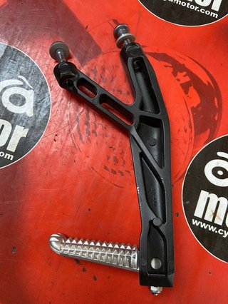 Soporte Estribera Izquierda Trasera YAMAHA R6 2018, Ref 2CR2741L0100