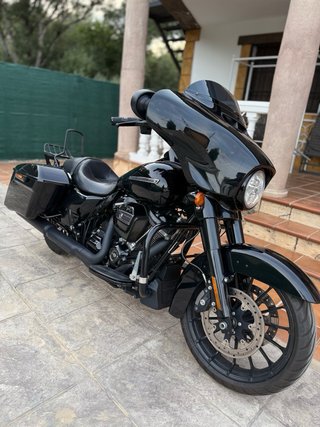 Harley Davidson Street Glide special 107
