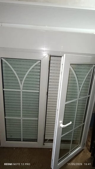 Ventana PVC Doble Hoja con Rejas alta 160x130ancho