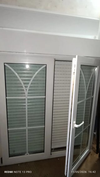 Ventana PVC Doble Hoja con Rejas alta 160x130ancho