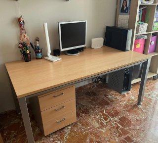 Mesa de escritorio madera y metal