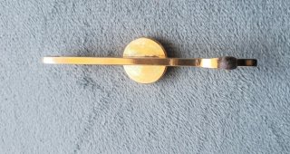 Gemelos y pasador de corbata dorados