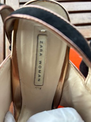 Sandalias ante Zara Tacon Cuña Negro y Dorado