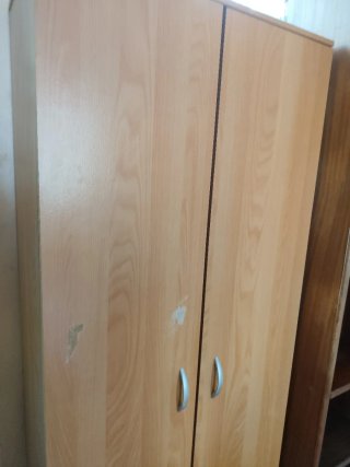 Armario de madera con estantes urge!!!!!!