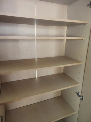 Armario de madera con estantes urge!!!!!!