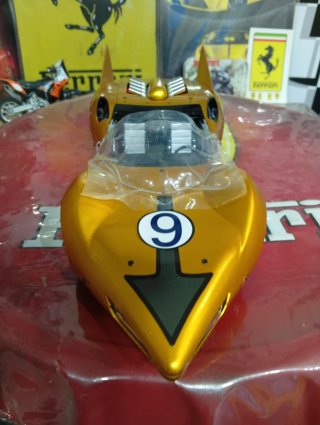Coche a escala 1:18