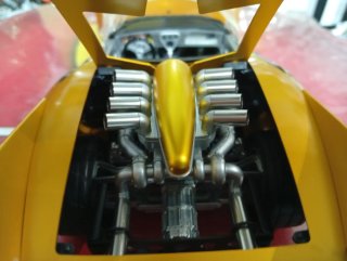 Coche a escala 1:18