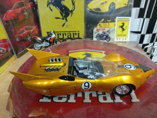 Coche a escala 1:18