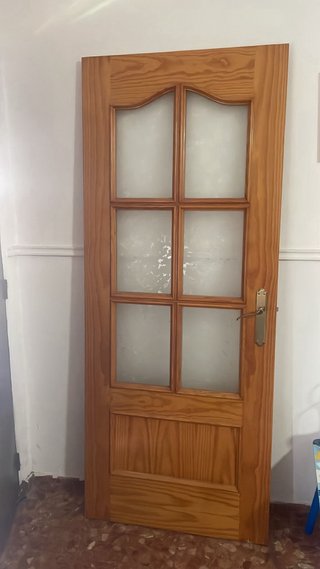 Puerta de madera interior.El precio incluye todas.