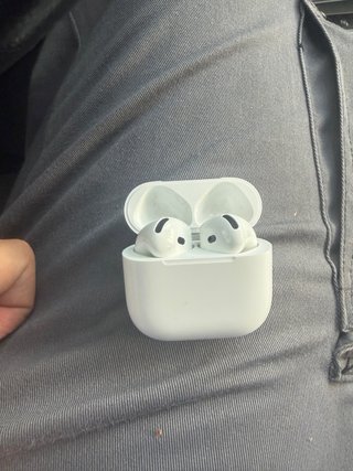AirPods 4 con cancelación de ruido