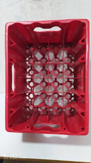 Caja Cerveza Damm Roja Plástico Duro Antigua
