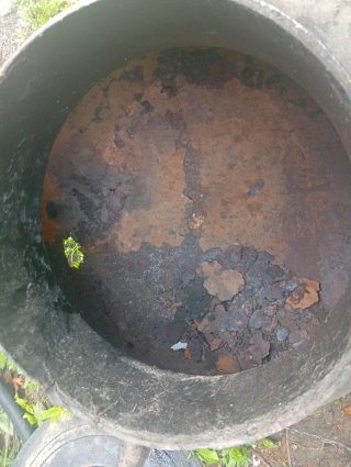 Olla antigua de hierro fundido