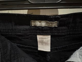 Pantalón corto vaquero negro desgastado